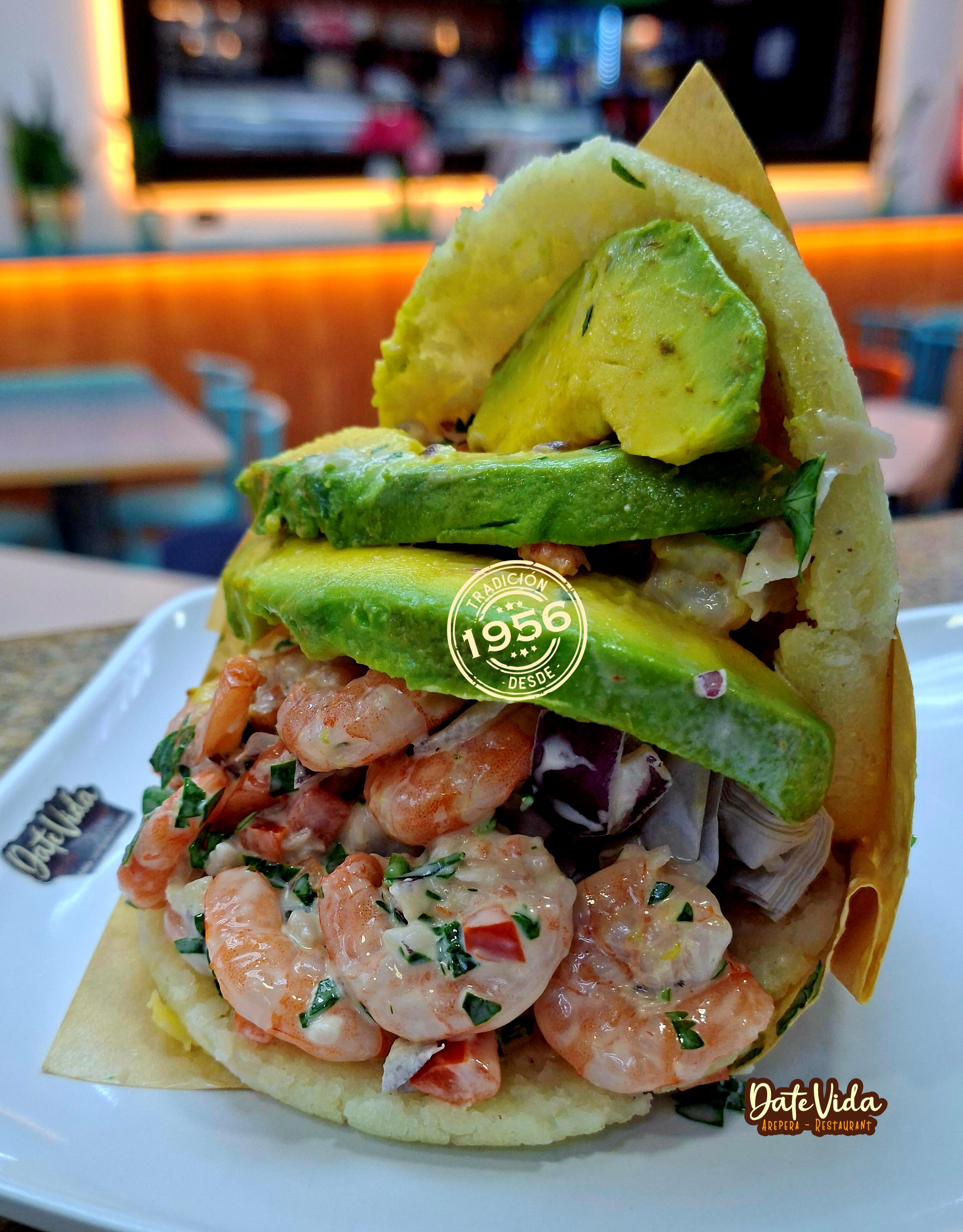 Arepa Coctel De Camaron Y Aguacate